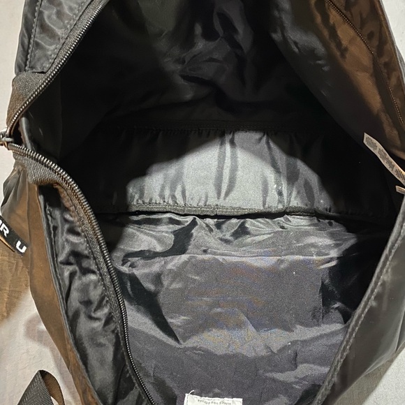 NWT! Under Armour Duffle Bag Black and White PERFECT for gym or over night trips - Picture 11 of 13